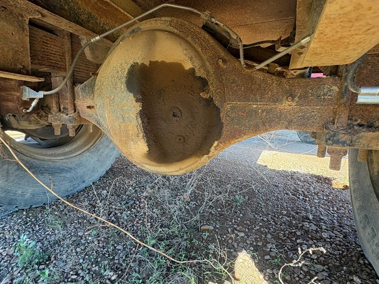 #42070-•-1984-cheverolet-c7-t/a-water-truck-vin:-1gbj7d1b3ev103757-image-23
