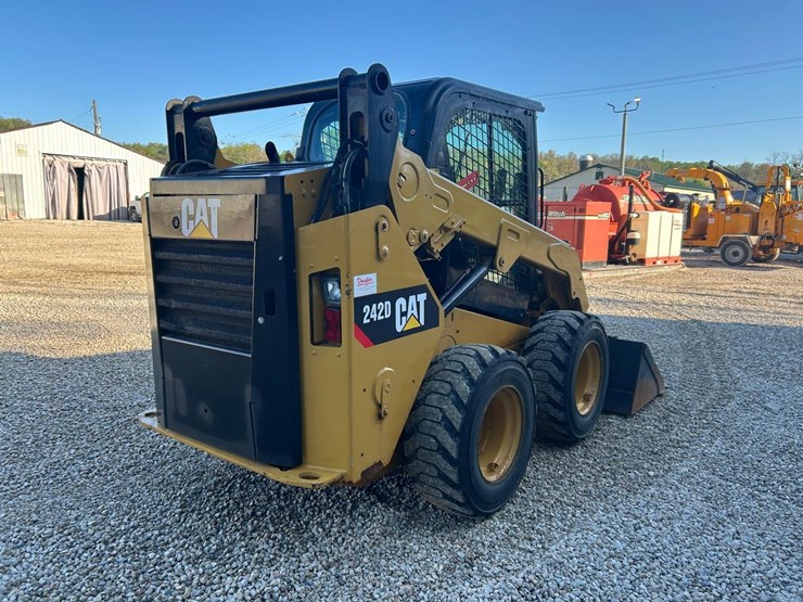 2019-caterpillar-242d-image-4