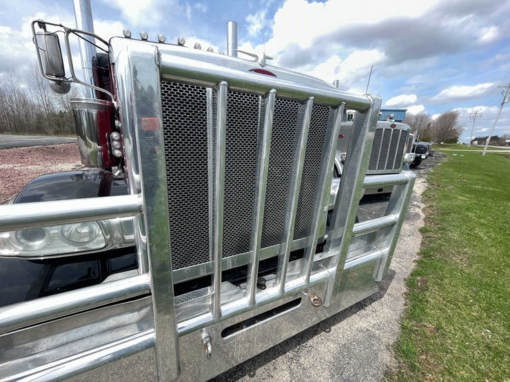 #200-•-2020-peterbilt-semi-tractor-(has-wi-title)-(denmark,-wi)-image-11