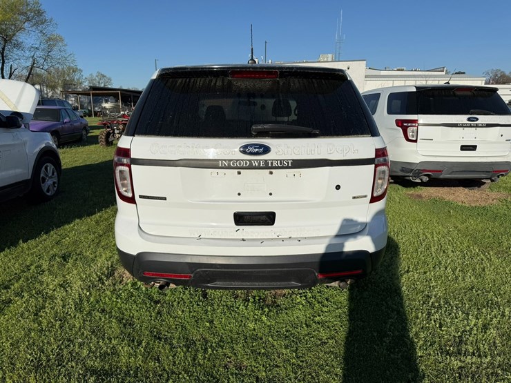 2015-ford-explorer-image-8