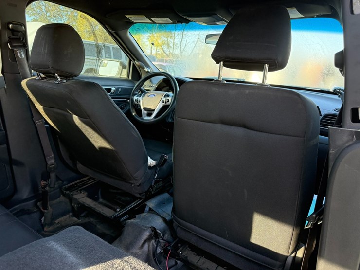 2015-ford-explorer-image-24
