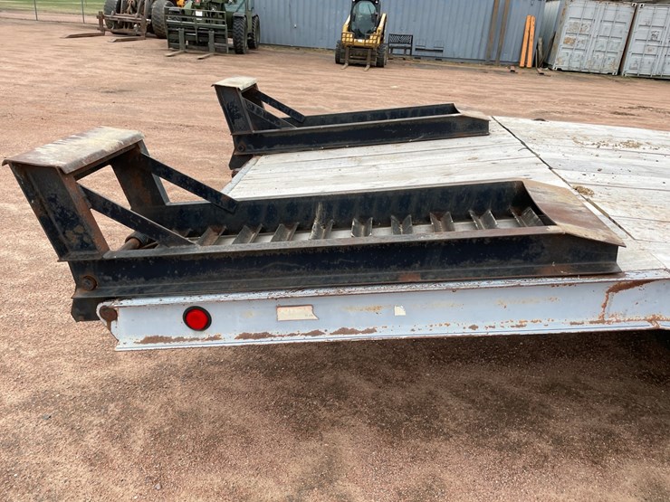 #366-•-1995-redi-haul-r25'-deckover-dovetail-trailer-(has-wi-title)-(nitke-yard-mosinee,-wi)-image-22