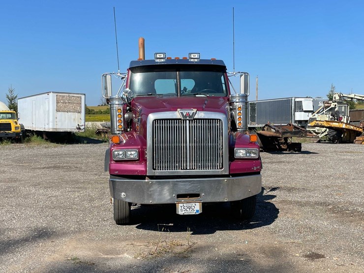 #203-•-2011-western-star-semi-tractor-(has-wi-title)-(forestville,-wi)-image-7