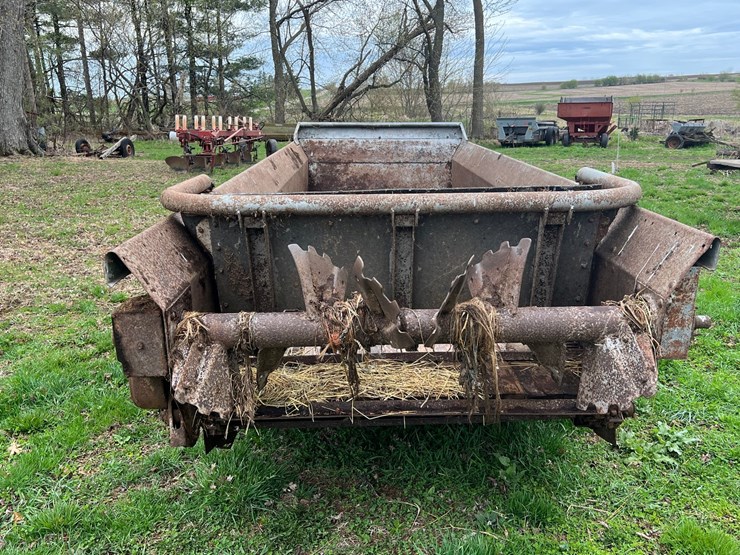 #9559-•-new-idea-manure-spreader-image-3