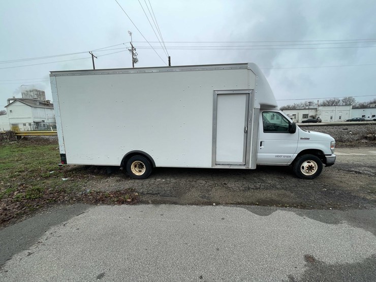 2016-ford-e450-image-4
