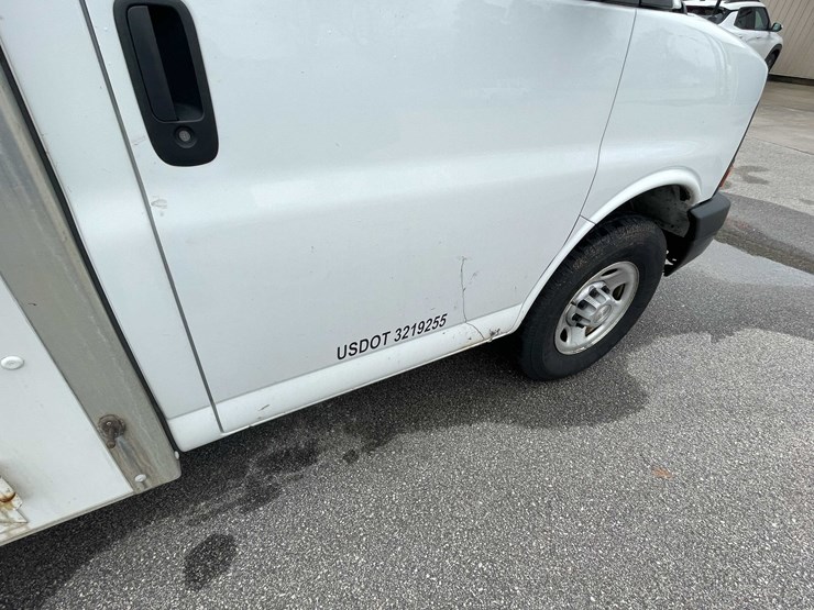 2016-chevrolet-3500-image-33