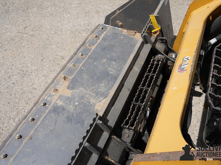 2023-caterpillar-226d3-image-16