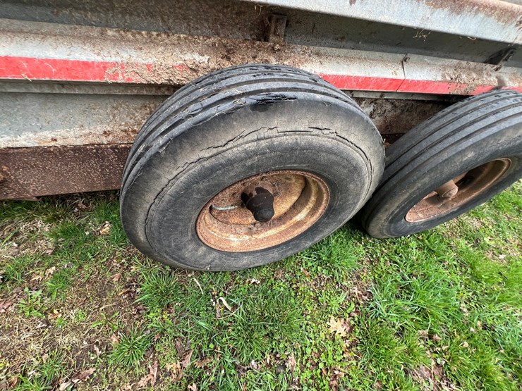#9559-•-new-idea-manure-spreader-image-10