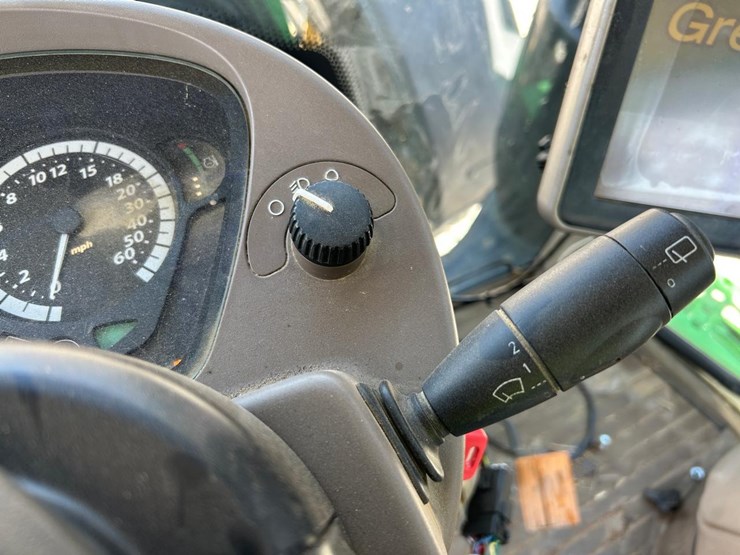 2018-john-deere-6215r-image-27