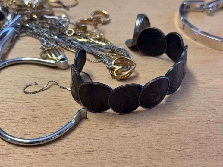 costume-jewelry-image-3