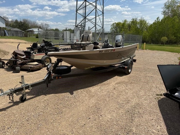 15'-sylvan-1600-expedition-lx-fishing-boat-image-1