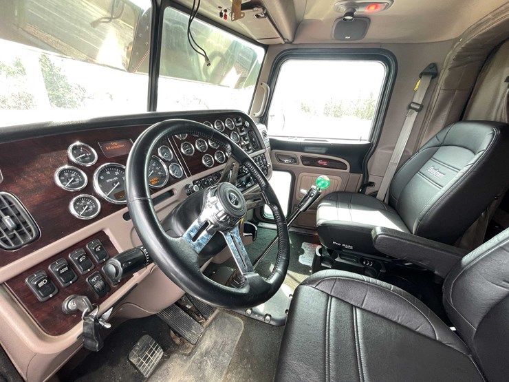 #200-•-2020-peterbilt-semi-tractor-(has-wi-title)-(denmark,-wi)-image-50