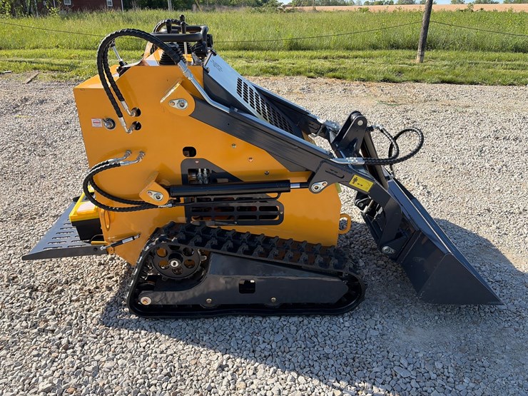 #206-•-unused-2026-zjg-zj-380-mini-skid-steer-loader-image-1