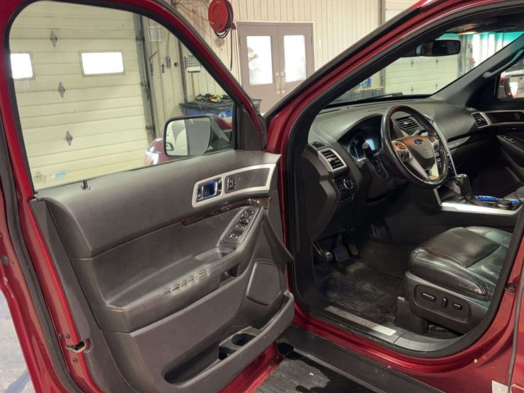 2015-ford-explorer-limited-image-10
