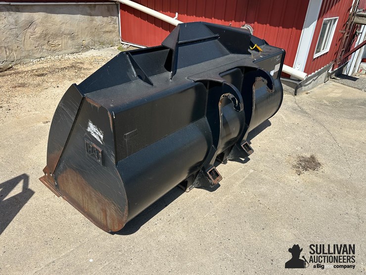 cat-wheel-loader-material-bucket-image-9