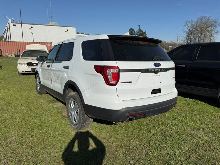 2016-ford-explorer-image-4