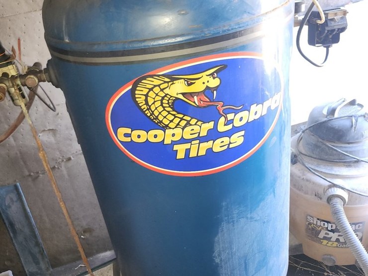 #4002-•-upright-air-compressor-(mauston,-wi)-image-2