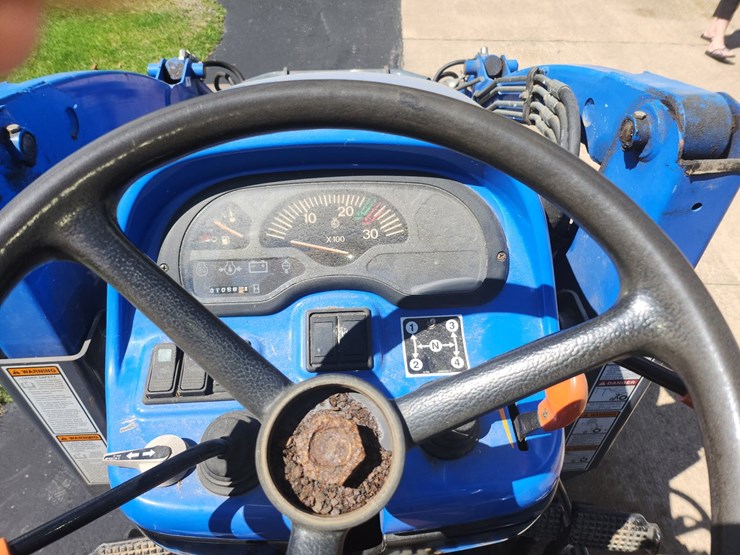 new-holland-35-image-10