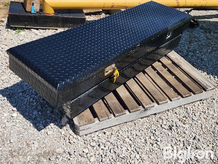 truck-bed-toolbox-image-1