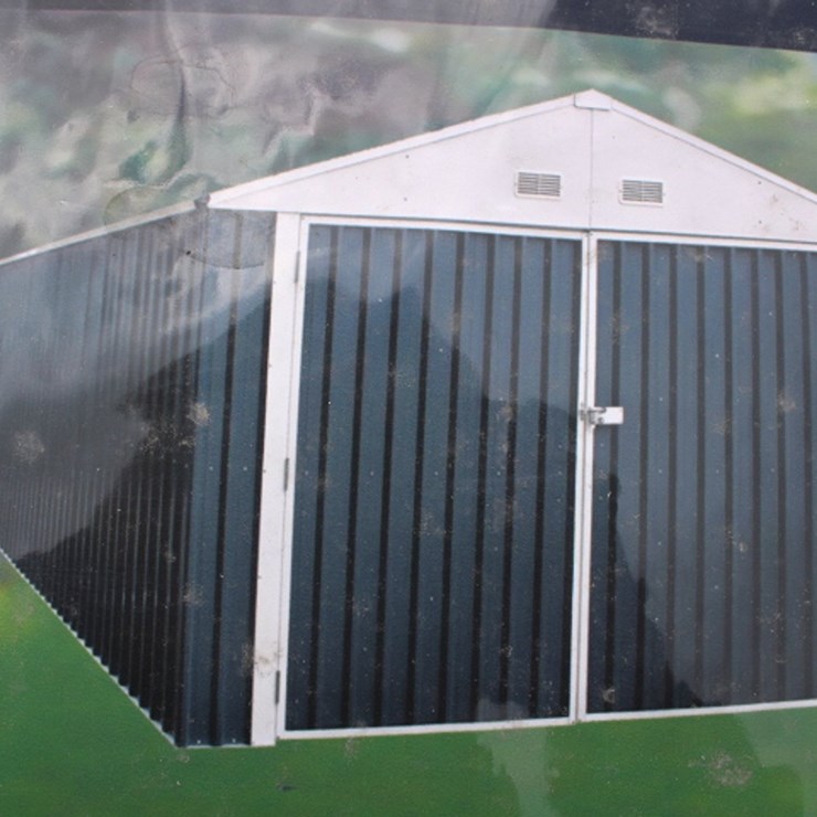 #8041 • Metal Shed