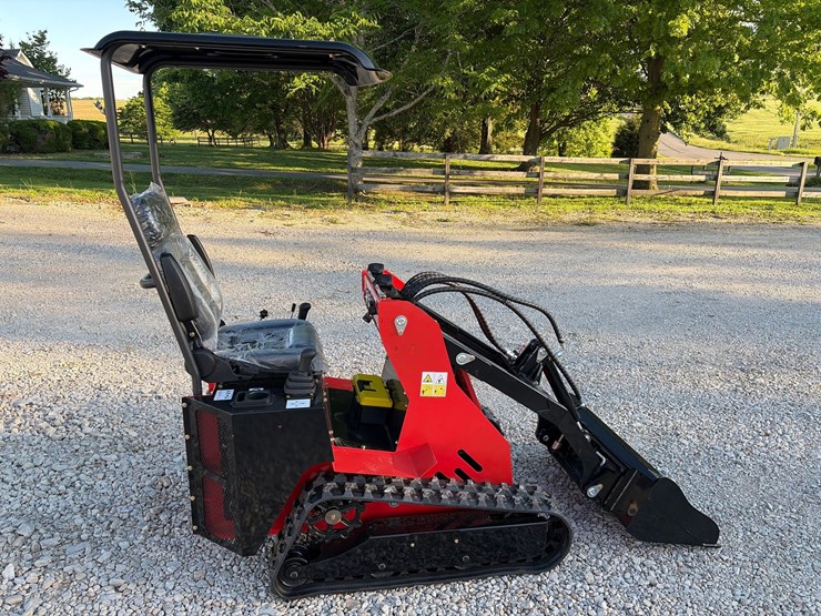 #222-•-unused-2026-ssl580-ride-on-skid-steer-loader-image-3