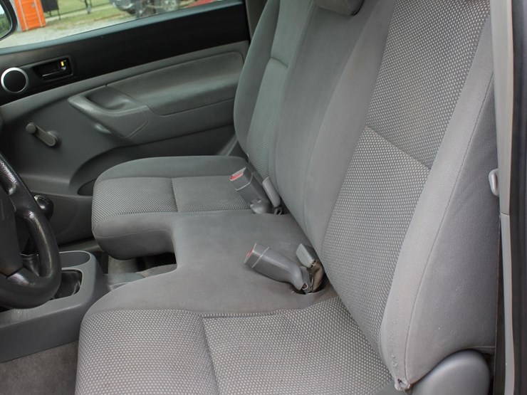 2005-toyota-tacoma-image-11