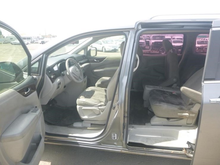 2015-nissan-quest-image-5