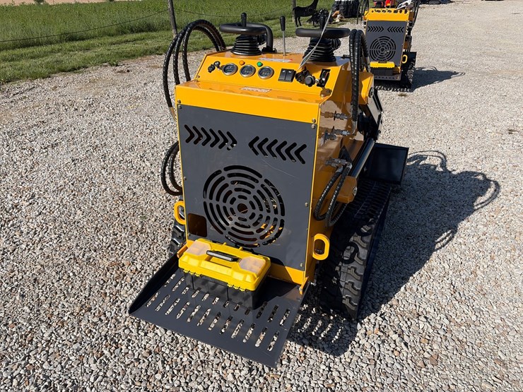 #205-•-unused-2026-zjg-zj-380-mini-skid-steer-loader-image-4