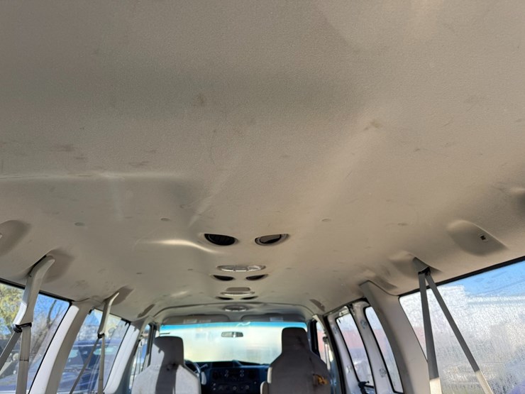 2014-ford-e350-image-22
