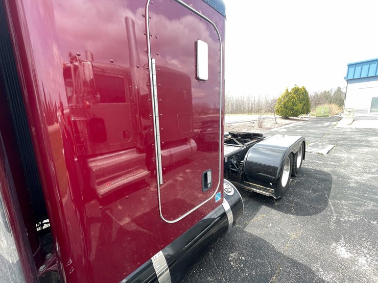 #200-•-2020-peterbilt-semi-tractor-(has-wi-title)-(denmark,-wi)-image-21