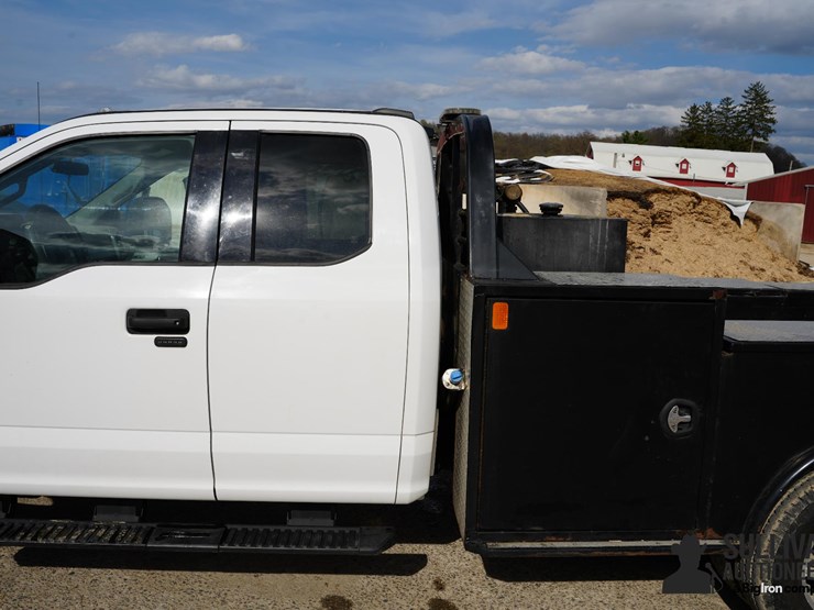 2021-ford-f350-xlt-image-16