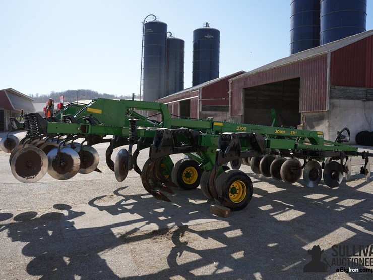 2011-john-deere-2700-image-5