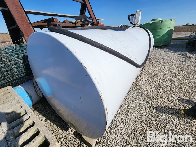 1000-gal-fuel-tank-&-pump-image-3