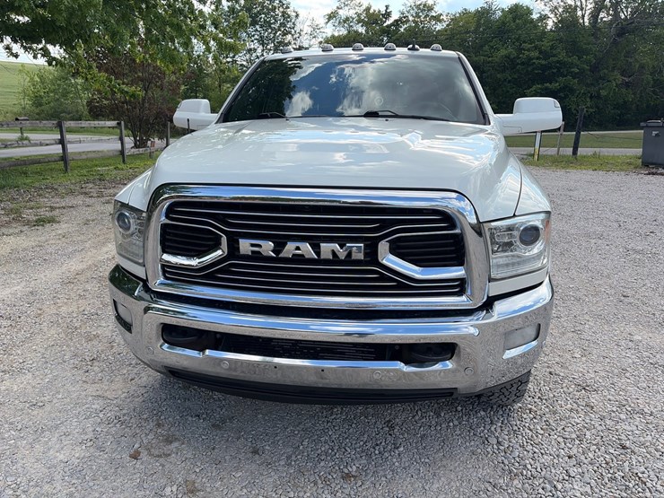 2017-dodge-3500-image-2