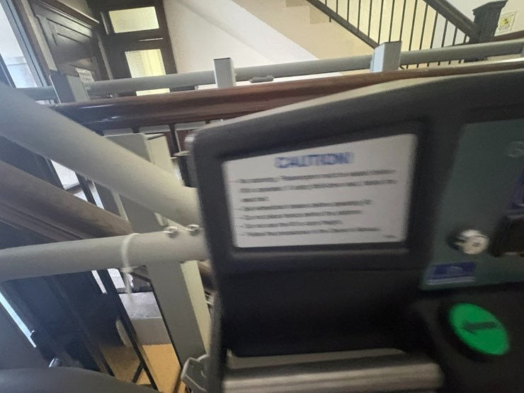 #41944-•-electric-chair-lift-image-40