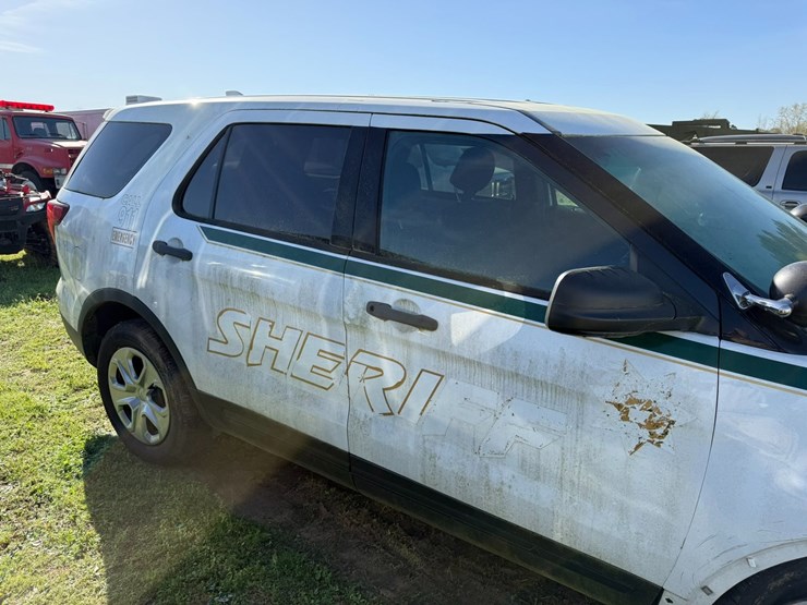 2016-ford-explorer-image-8