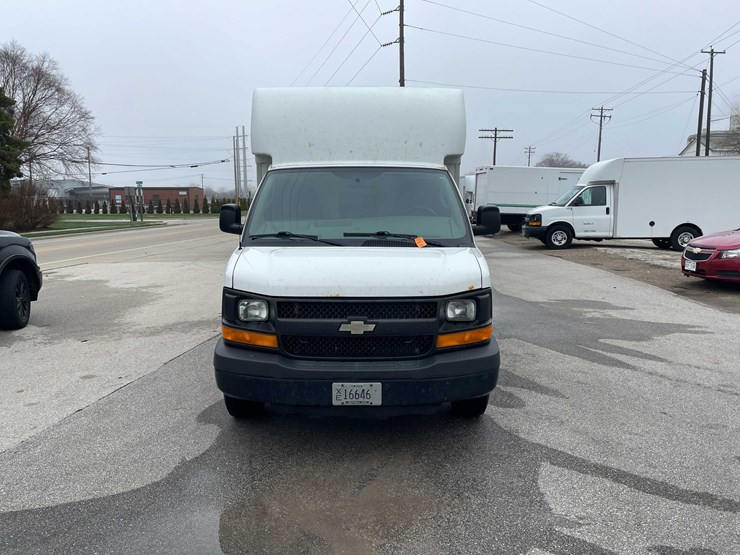 2016-chevrolet-3500-image-2