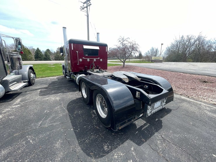 #200-•-2020-peterbilt-semi-tractor-(has-wi-title)-(denmark,-wi)-image-7