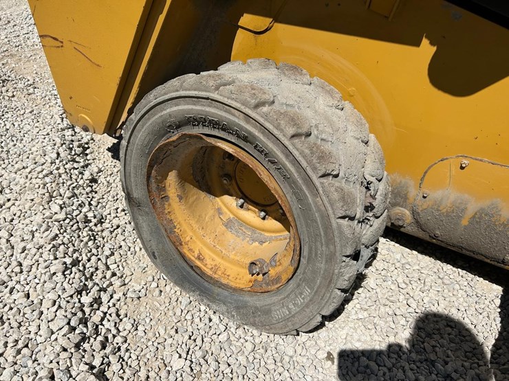2017-caterpillar-232d-image-12
