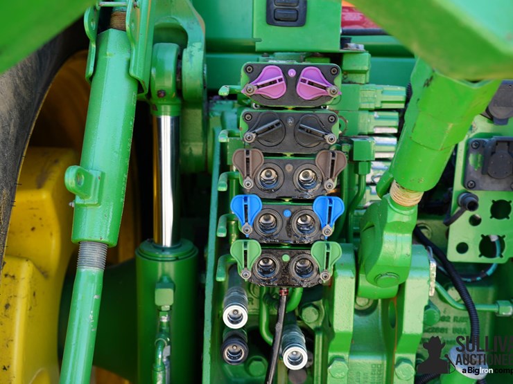 2012-john-deere-8310r-image-19