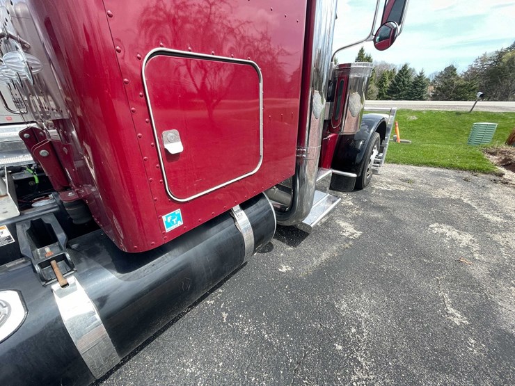 #200-•-2020-peterbilt-semi-tractor-(has-wi-title)-(denmark,-wi)-image-43