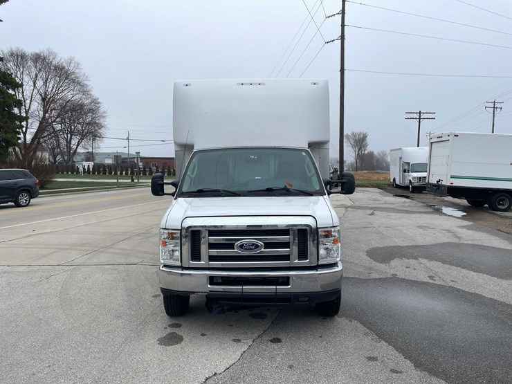 2017-ford-e450-image-2