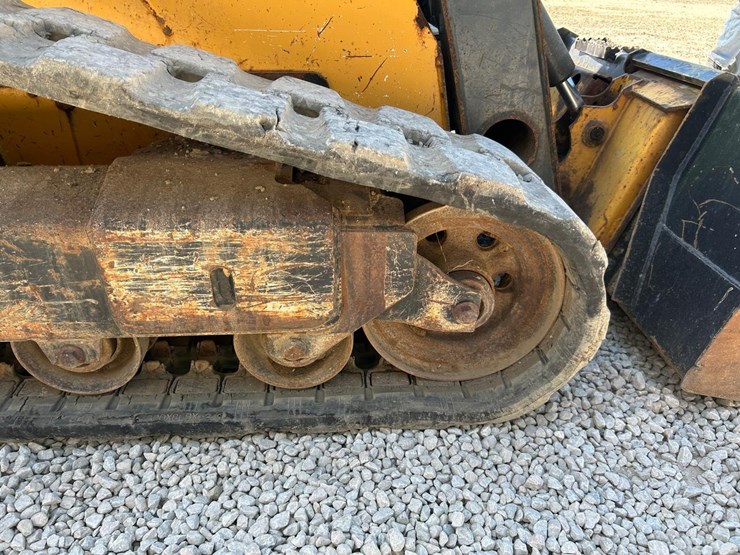 deere-323d-image-14