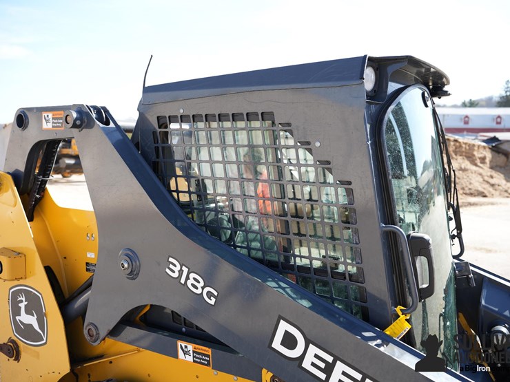 2022-deere-318g-image-18