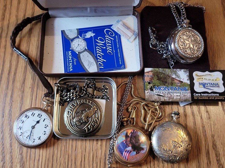 collection-of-decorative-pocket-watches-and-timepieces-image-1