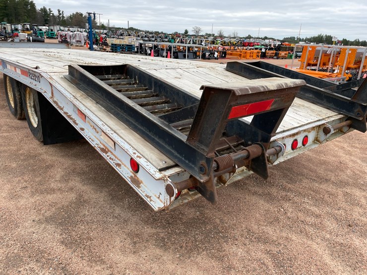#366-•-1995-redi-haul-r25'-deckover-dovetail-trailer-(has-wi-title)-(nitke-yard-mosinee,-wi)-image-23