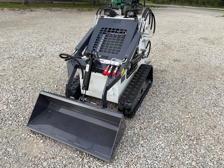 #209-•-unused-2026-zjg-zj-380-mini-skid-steer-loader-image-2