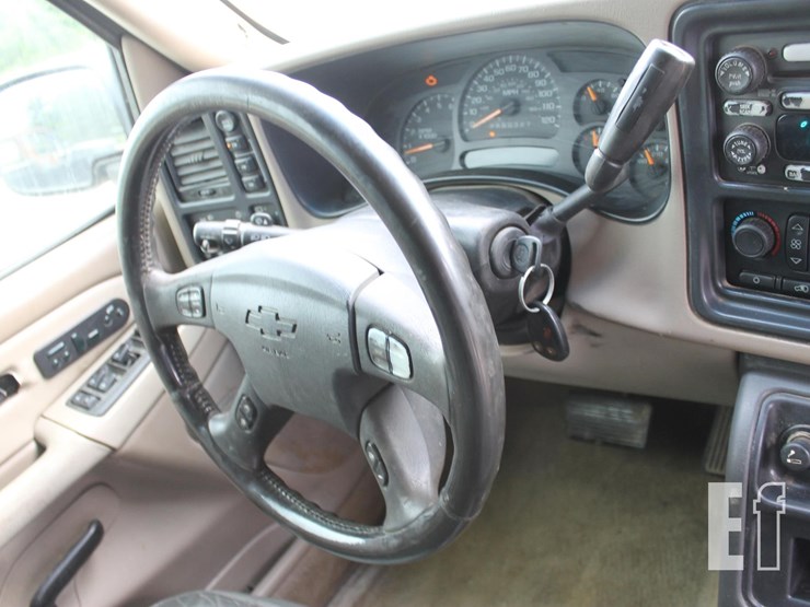 2003-chevrolet-tahoe-image-14