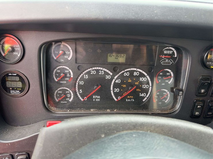 2015-freightliner-114sd-image-28