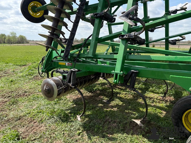 2014-john-deere-2310-image-17